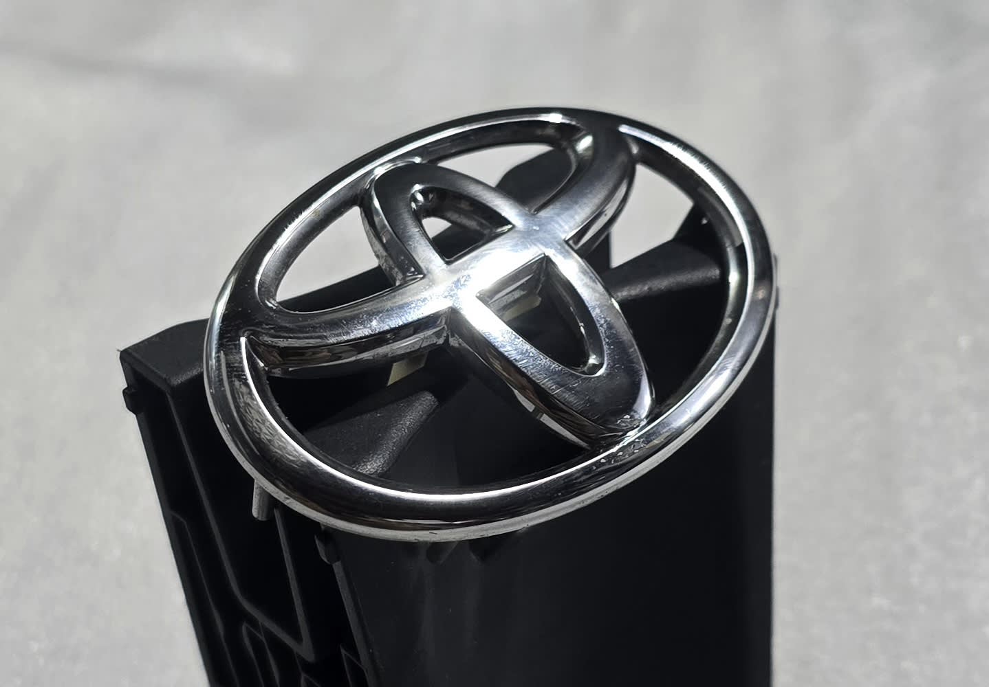 Steering Logo