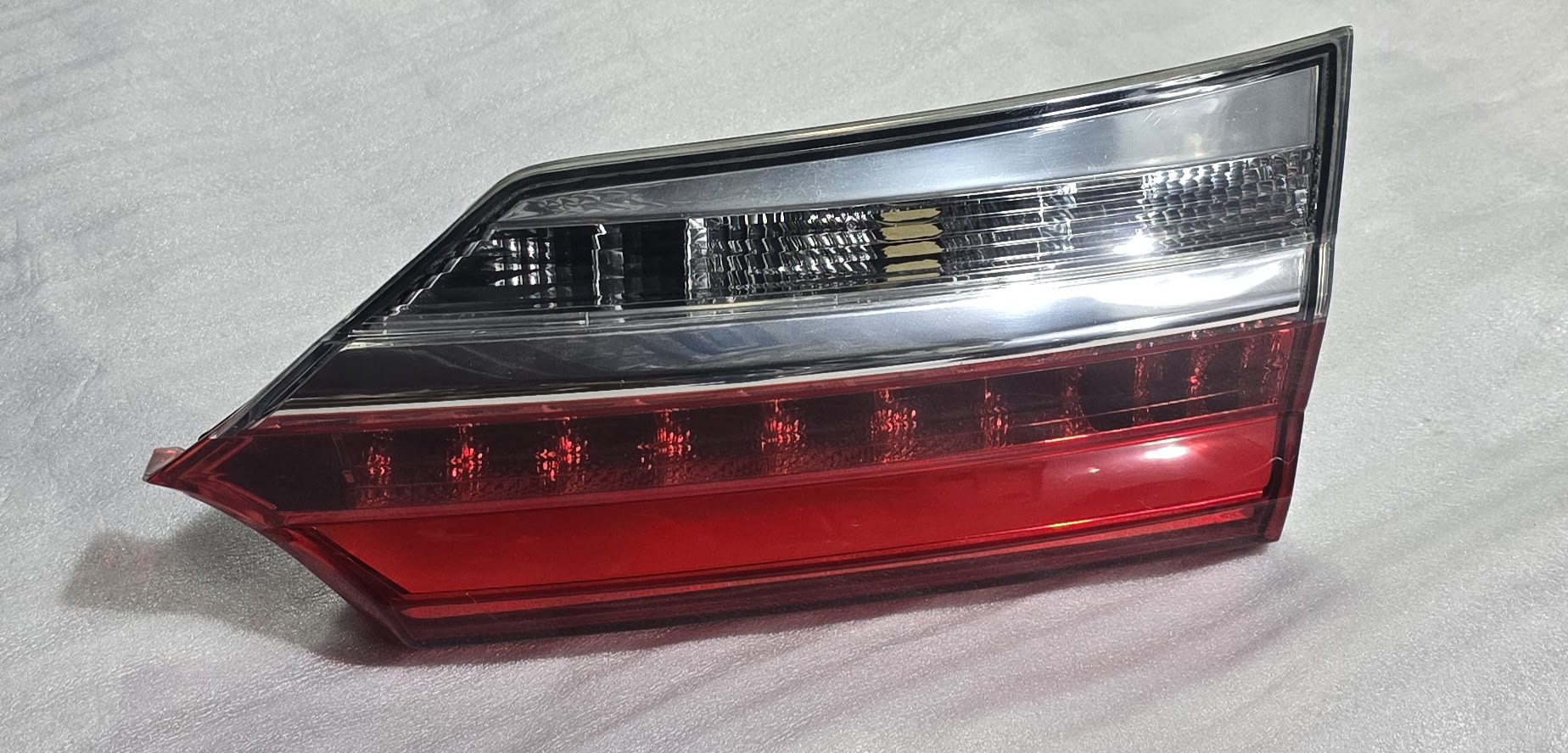 RIGHT TRUNK LIGHT REFLECTOR variant