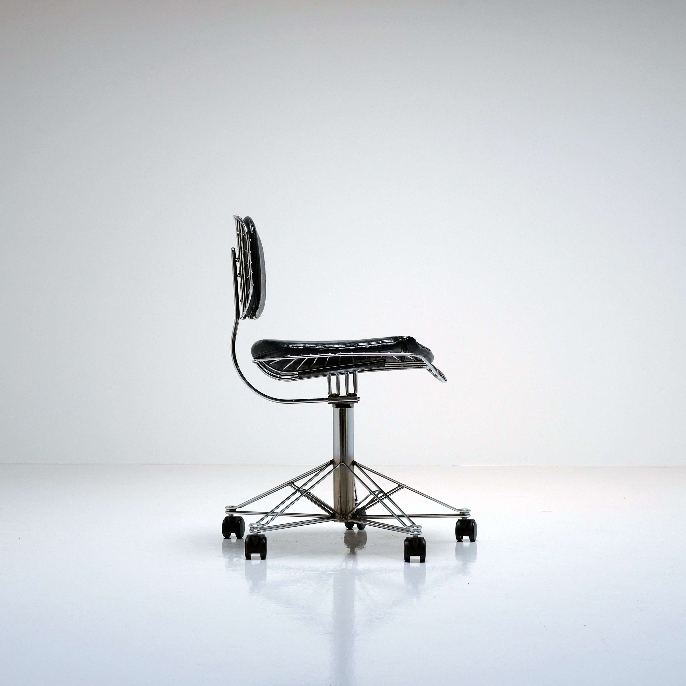 AVAILABLE NOW Designed for the Centre Pompidou in Paris and selected under the direction of Jean Prouvé. This rare Beaubourg office chair is pure seventies architecture in furnitur