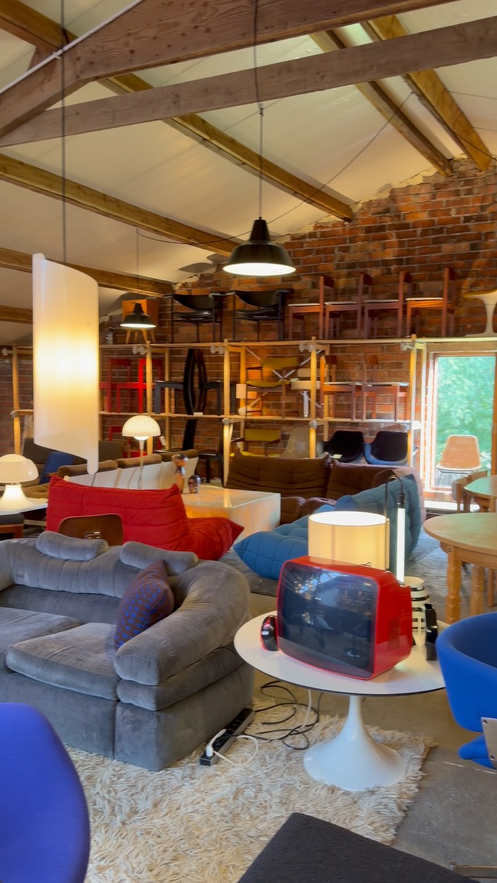 Nu zaterdag én zondag halen we de leukste stukken uit onze #loods richting Design Market in Gent! @a_designmarket WAAR: Het Arsenaal, Brusselse Steenweg 602, 9050 Gent (Gentbrugge)