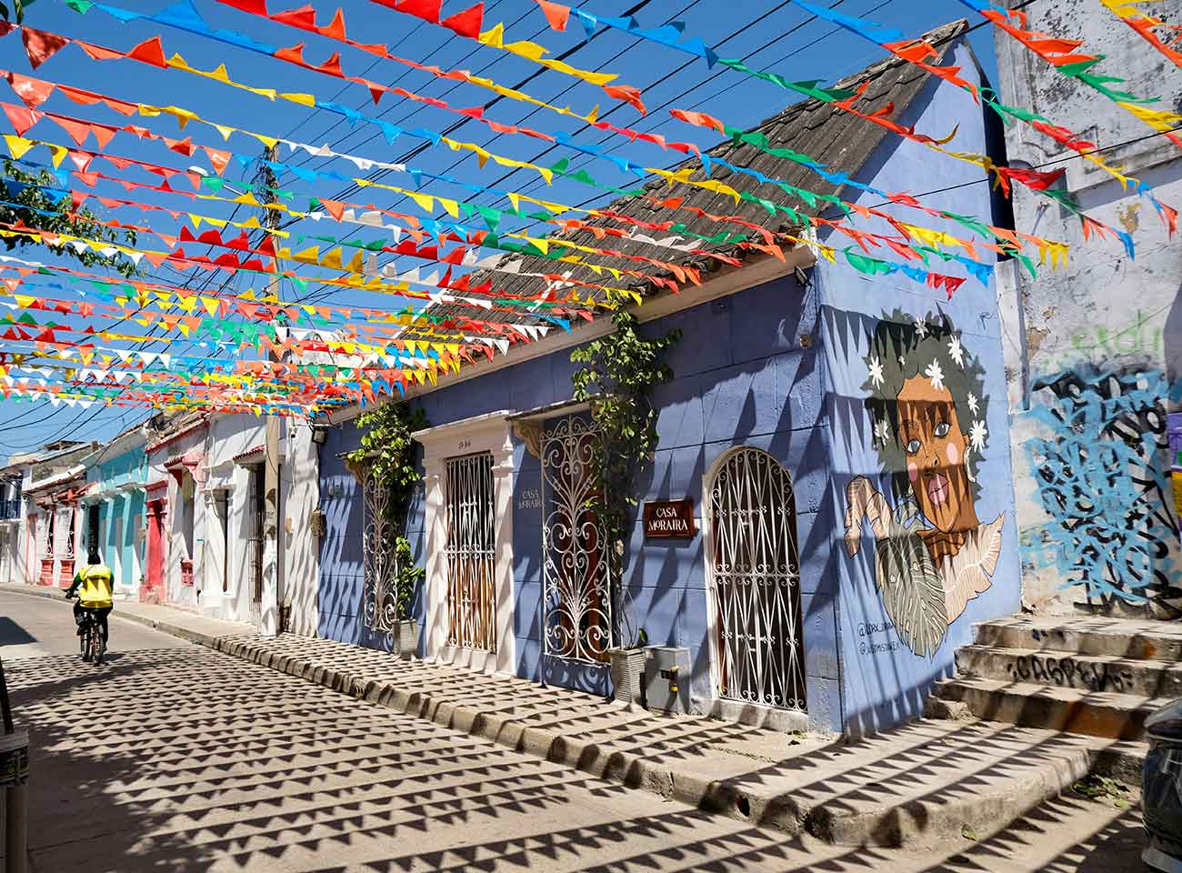 sud-america-cartagena-bolivar-colombia-case-colorate.jpg