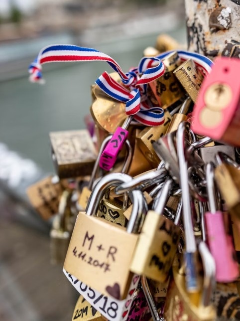Vorhängeschloss auf der Pont des Arts.jpg