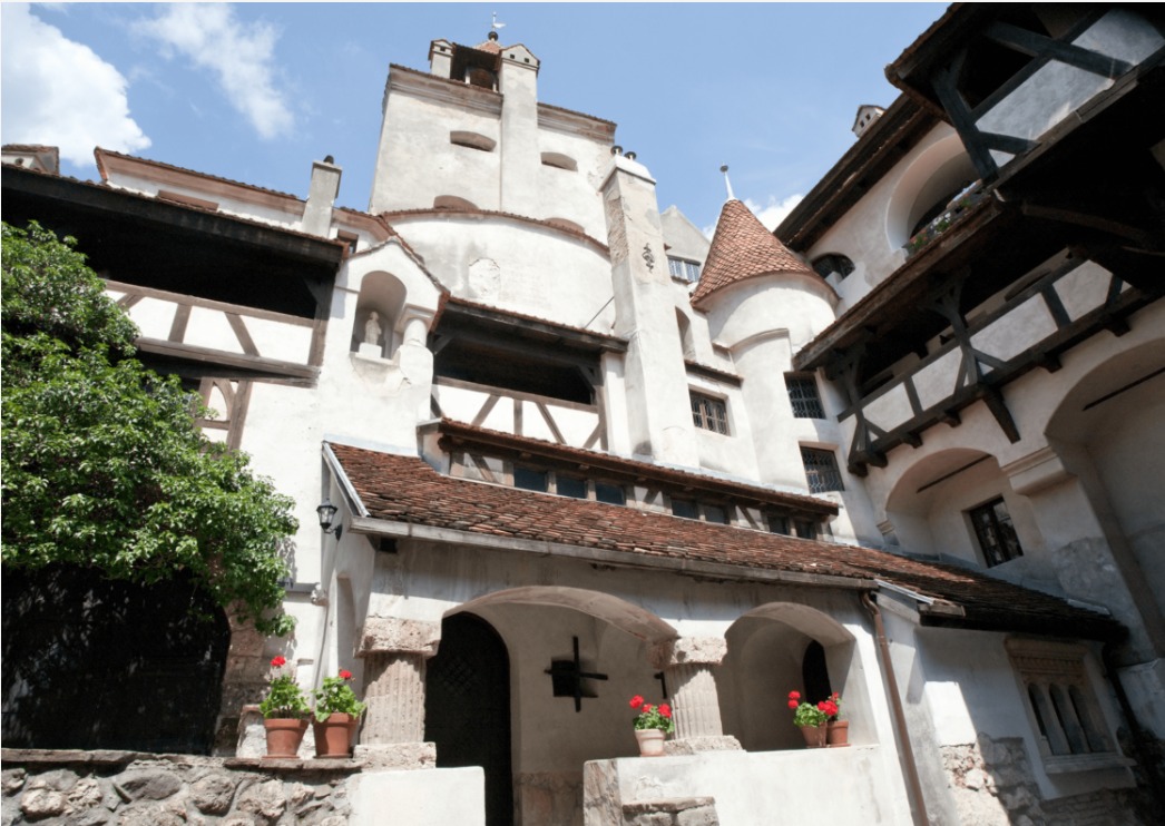 Castillo de Bran desde el patio interior, Rumania