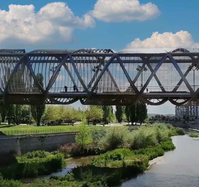 madrid-rio-modern-bridge.jpg