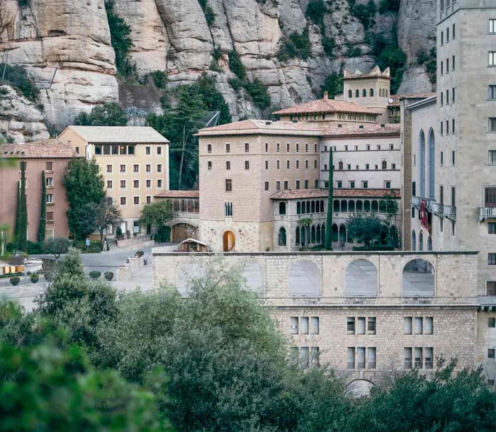 monasterio-montserrat.jpg