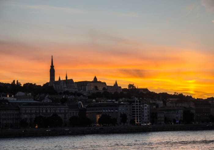 Couché de soleil au bord du Danube à Budapest, Hongrie