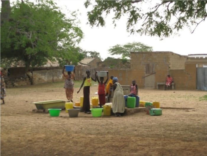 Aller chercher de l'eau n'est pas de tout repos...