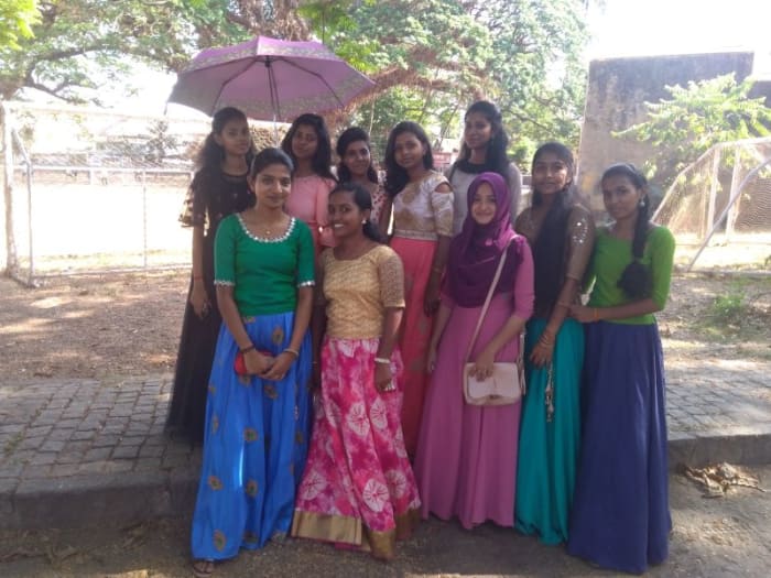 Giovani ragazze Kerala.jpg