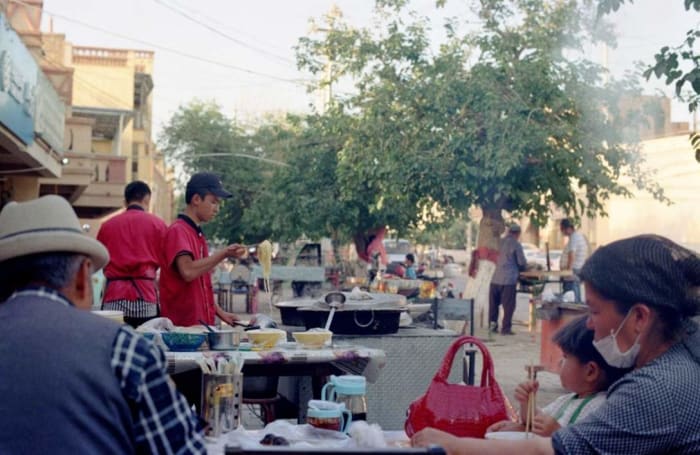 Restaurante callejero.jpg