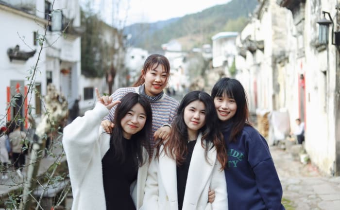 Group of Chinese women.jpg