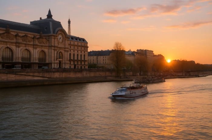 Boat on the Seine.jpg