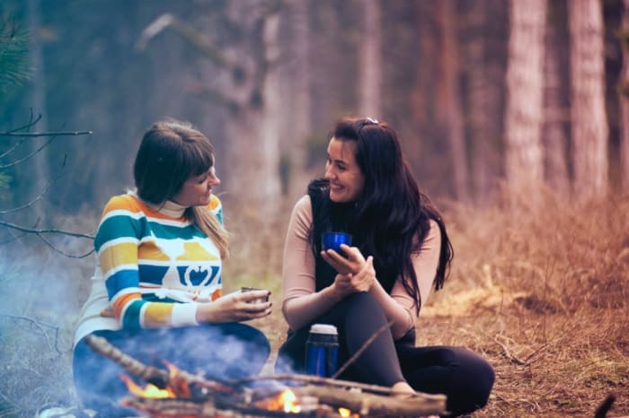 Frauen-unterhalten-sich-als-ein-Wald.JPG