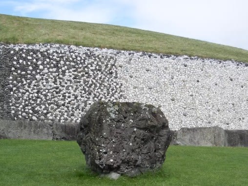 Newgrange.jpg