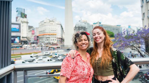 Estelle y Fanny, miembras de SisterHome, en un viaje a Buenos Aires