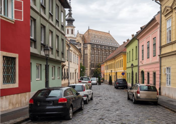 Calle con casas de colores, Budapest