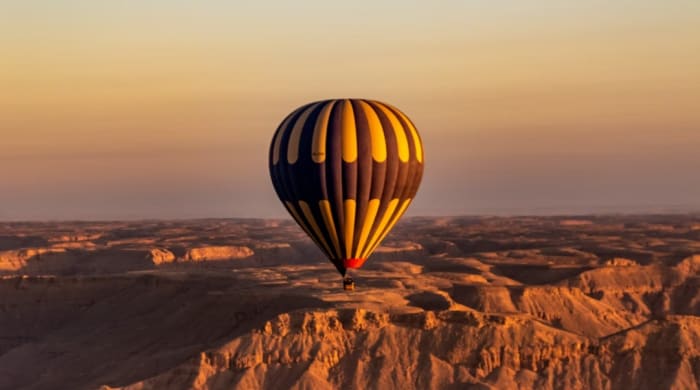 Hot-air balloon flight in Luxor.jpg