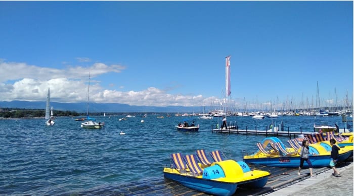 activités nautiques sur le lac Léman.jpeg