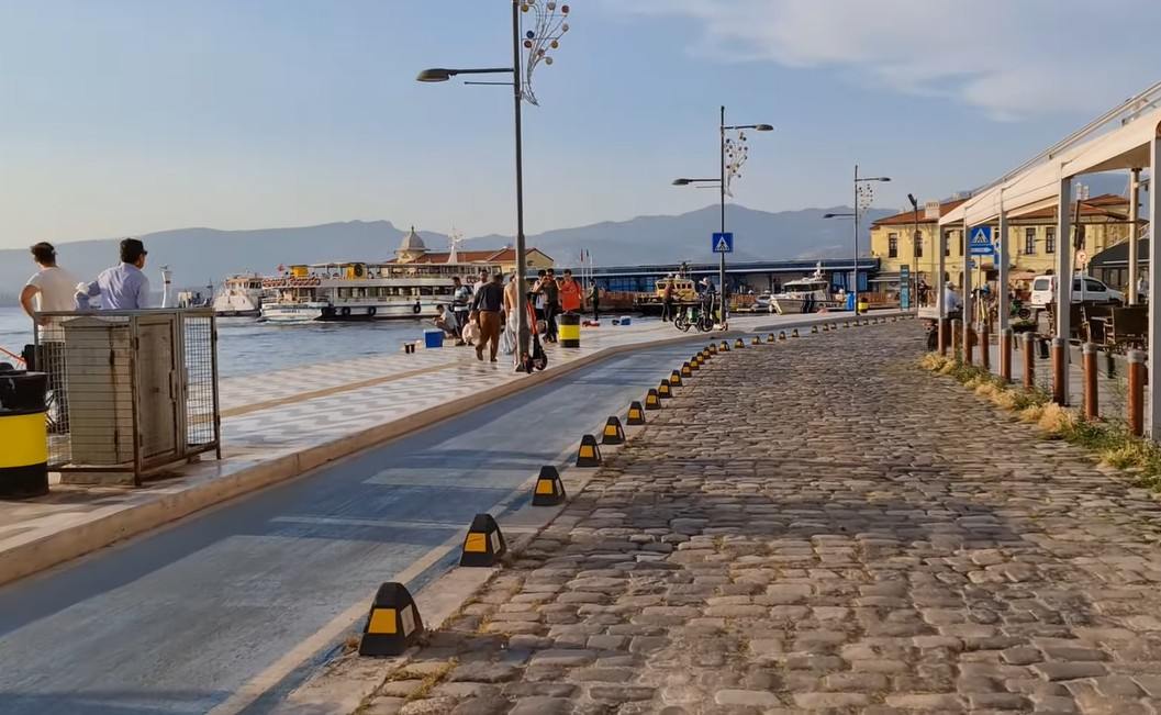 Izmir street.jpg