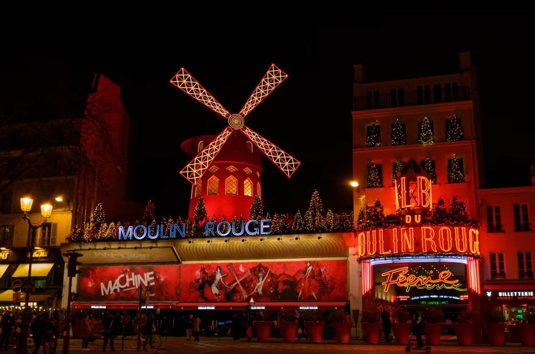 Moulin Rouge.jpg