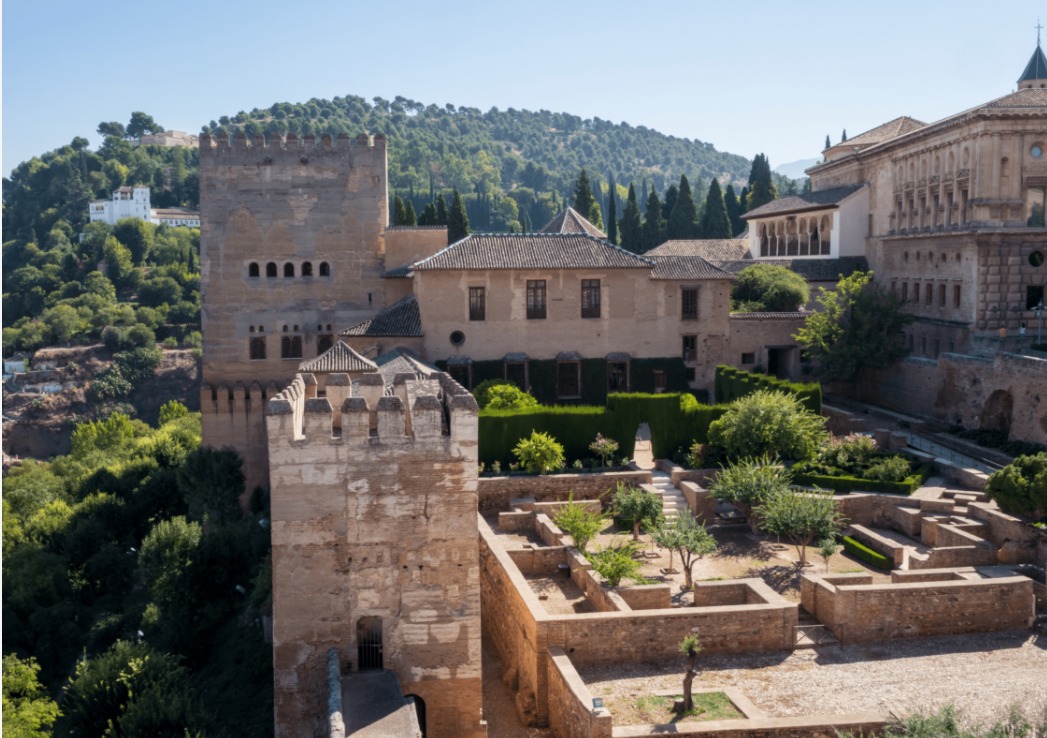 La Alhambra y sus jardines vistos desde arriba, Granada