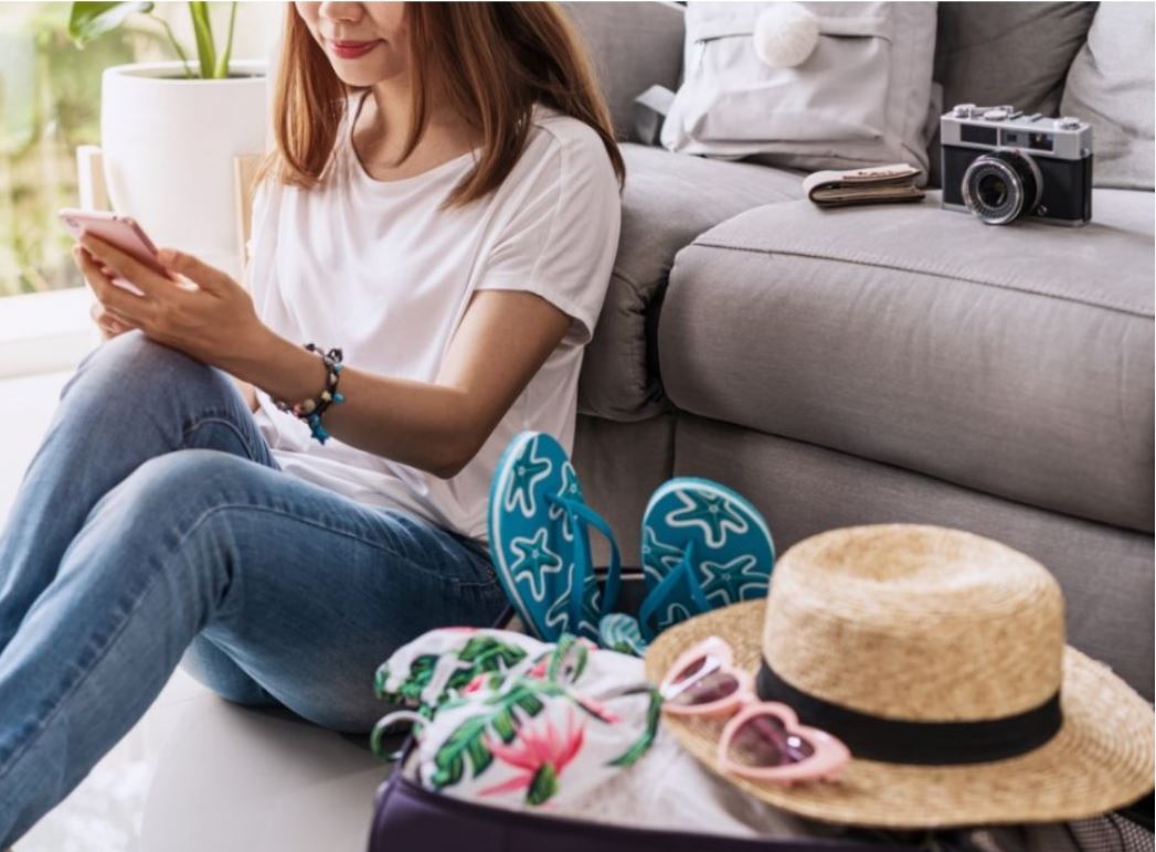 sitting-woman-scrolling-her-phone.JPG