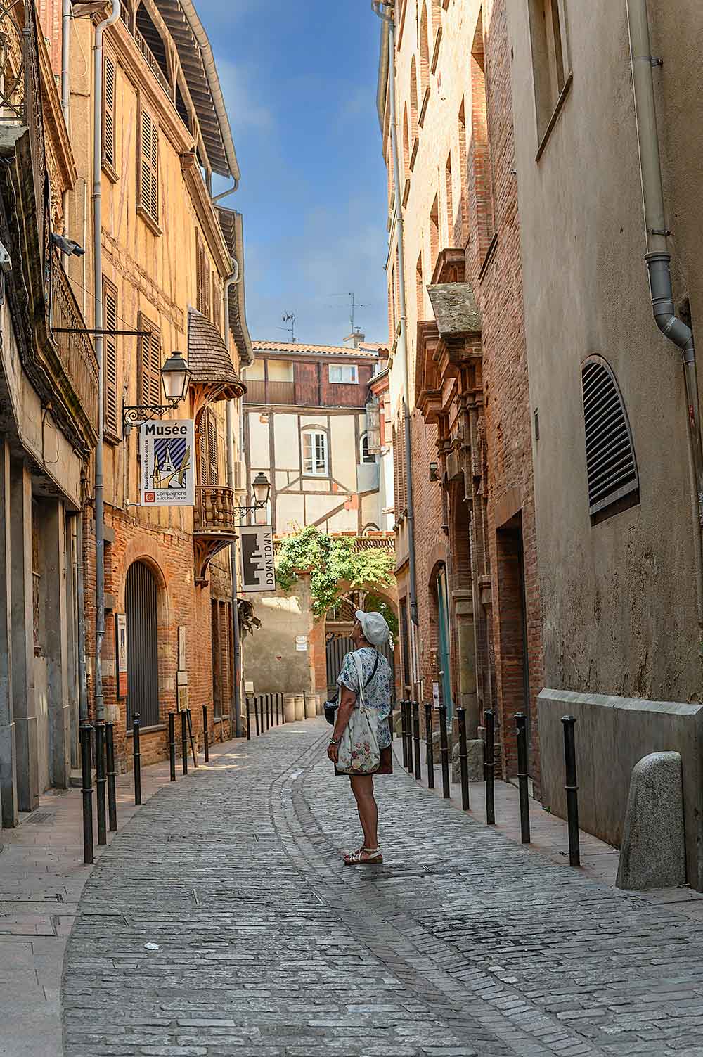 alleyway-city-centre-toulouse.jpg