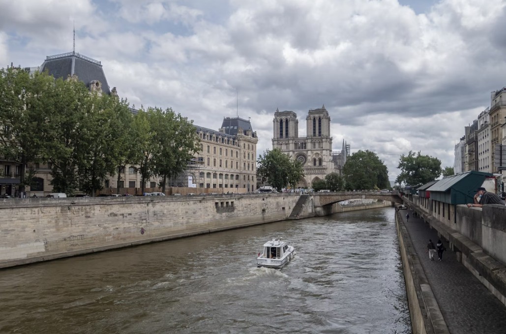 Quai de Seine.jpg