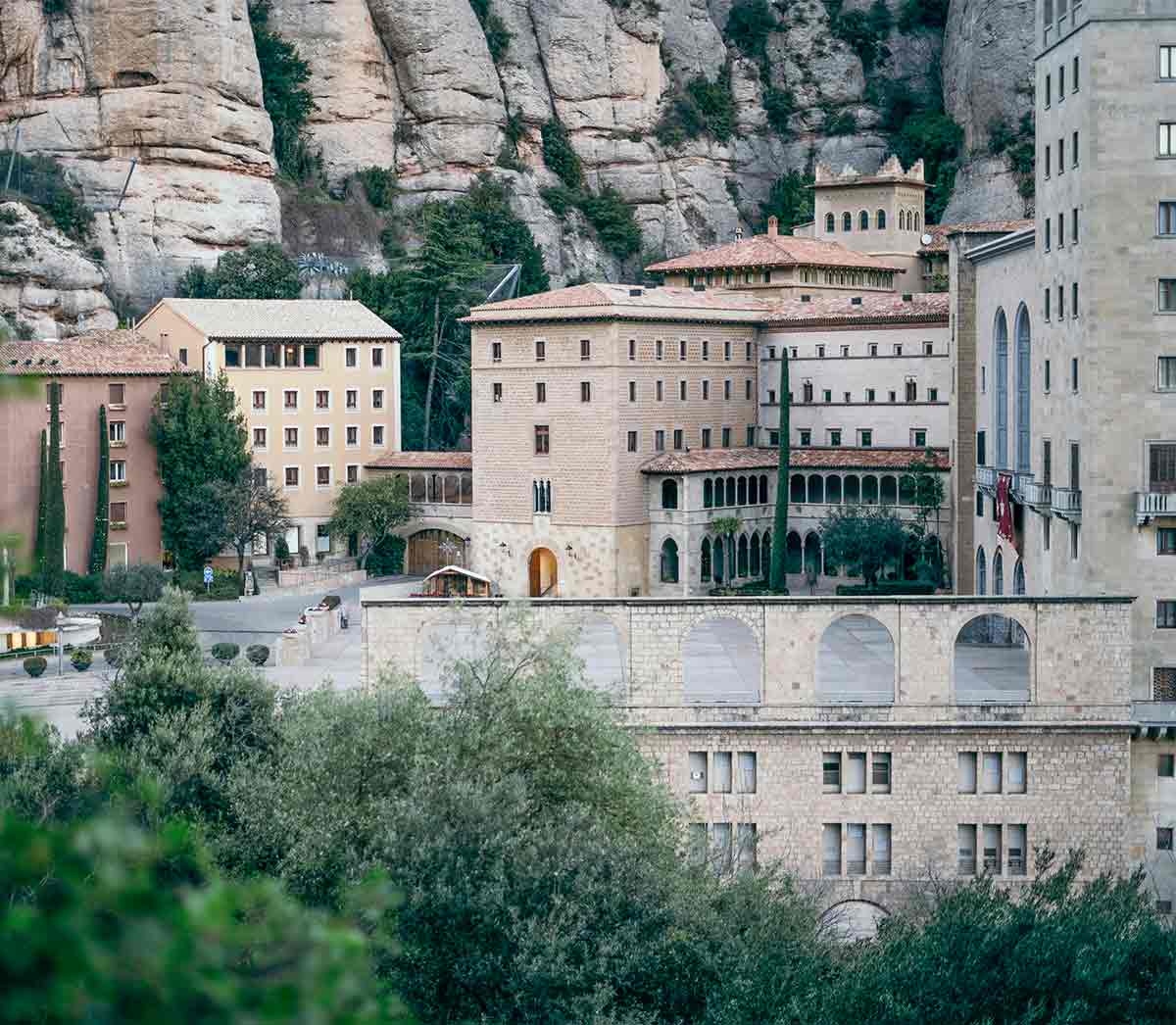 monasterio-montserrat.jpg