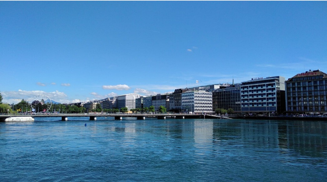 bords du fleuve à Genève.jpeg