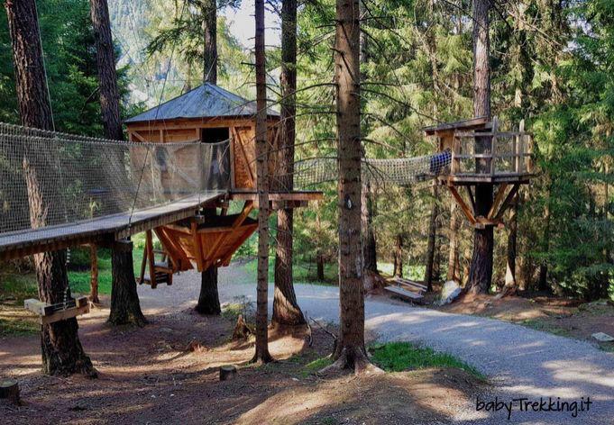 Tree House sospesa tra gli alberi