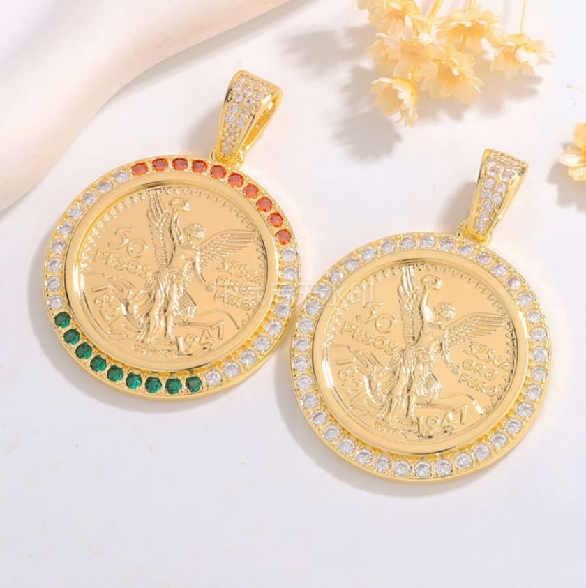 2026 QC Jewelry Liberty Angel 50-Gold-Münzenanhänger Kupfer eingelegter Zirkon Personalisierter doppelseitiger religiöser Anhänger 18 Karat Gold mit Diamanten besetzt - Standard - Damen Jewelry