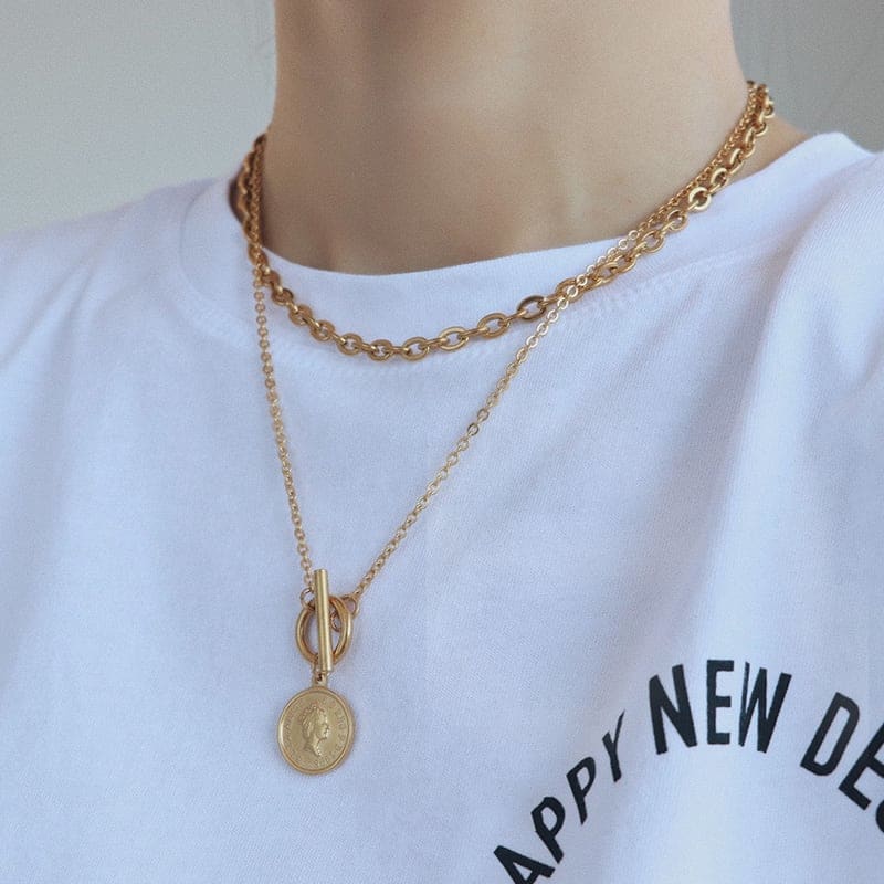 2026 QC Jewelry Halsketten mit Münzanhänger aus Edelstahl mit 18-Karat-Vergoldung, Königin-Elizabeth-Porträt - Gold - Damen Anhänger