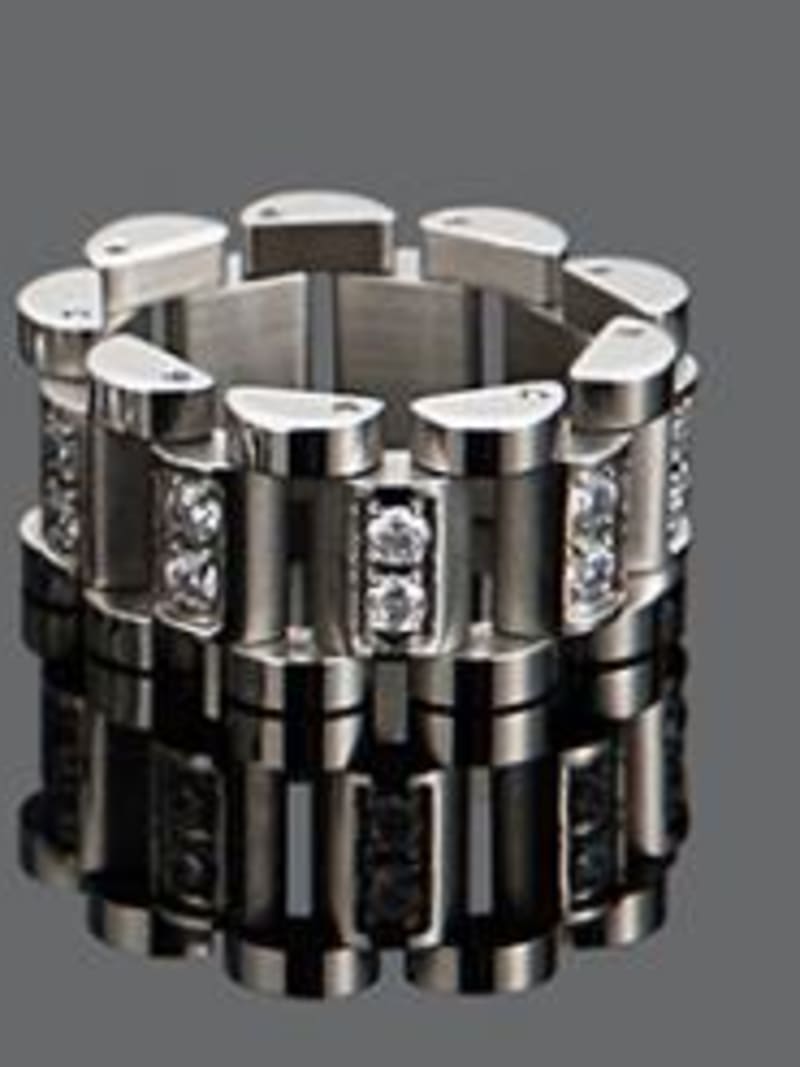 2026 QC Jewelry y anillo de moda con incrustaciones de circón informal y versátil de estilo coreano, anillo creativo de acero inoxidable 316L