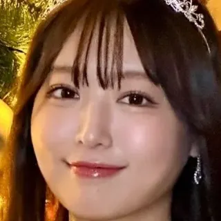 葉月まゆ