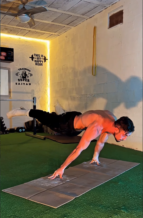 Jowi back double biceps