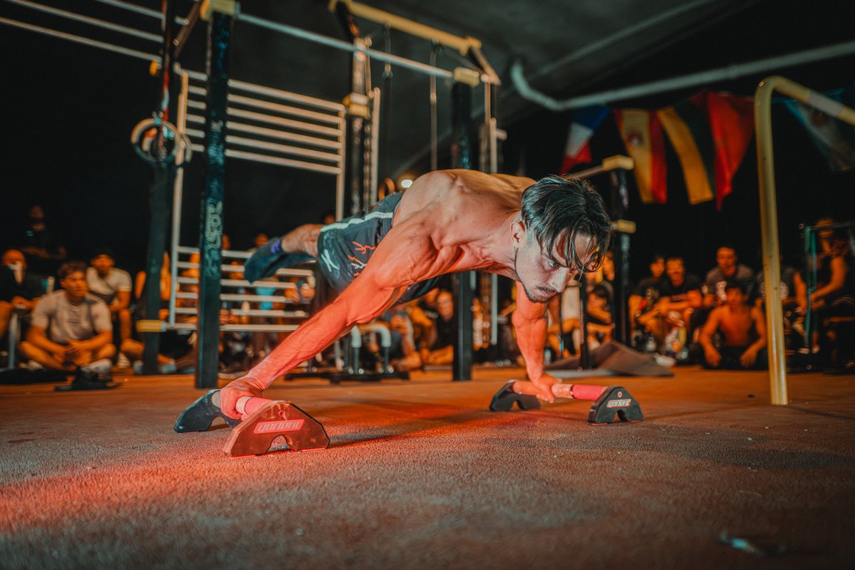 Jowi planche push-up competición