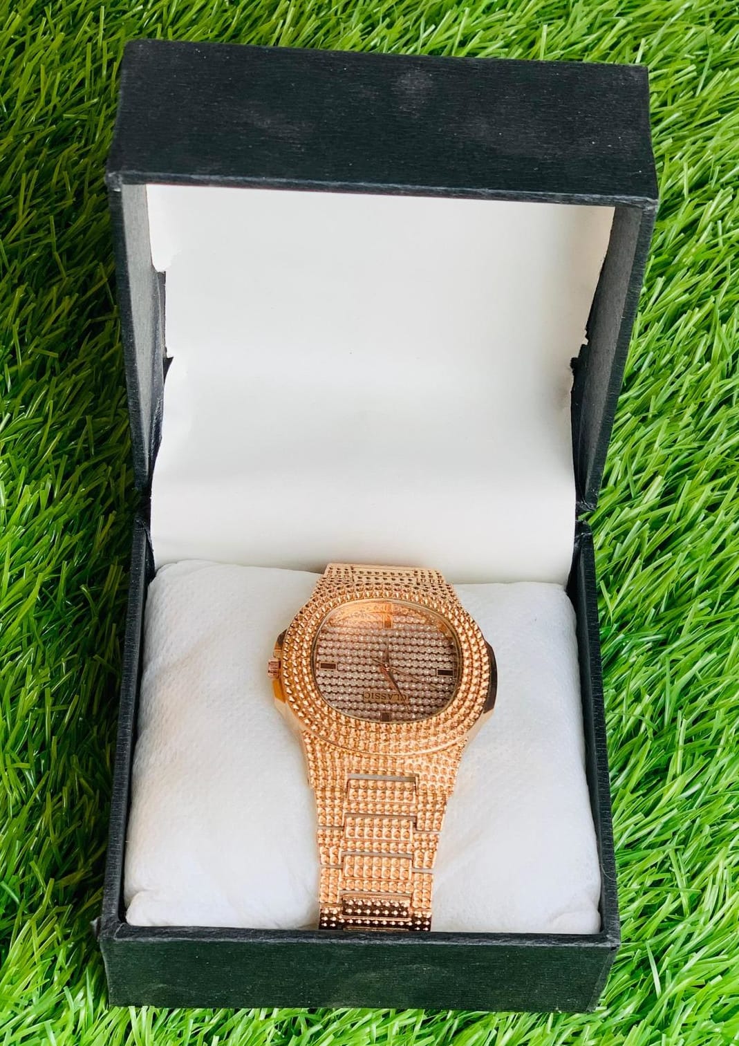 Men’s Golden Round Quartz Watch – Elegant Copper Analog Wrist Watch for Office & Casual Wear in Pakistan