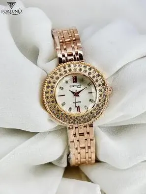 Women’s Elegant Bracelet Strap Watch – Premium Stainless Steel Chain Wrist Watch for Ladies (Round Dial)