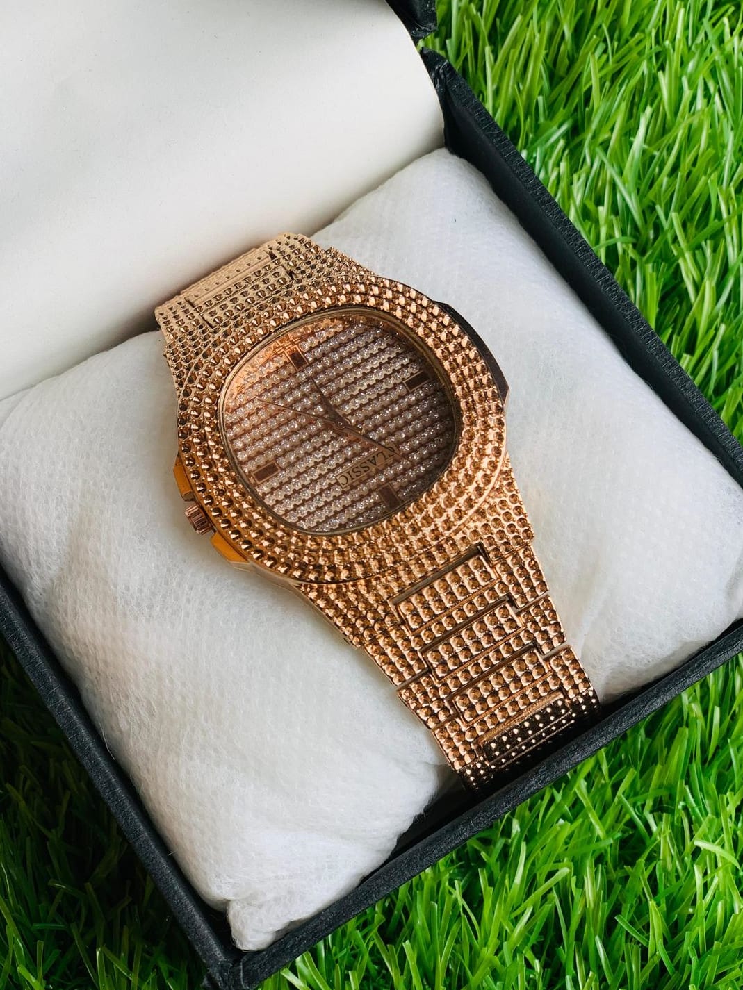 Men’s Golden Round Quartz Watch – Elegant Copper Analog Wrist Watch for Office & Casual Wear in Pakistan