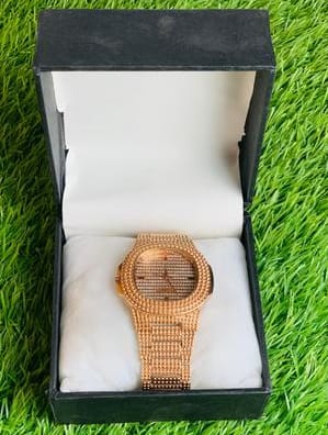 Men’s Golden Round Quartz Watch – Elegant Copper Analog Wrist Watch for Office & Casual Wear in Pakistan