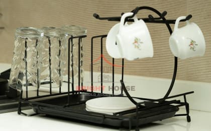 Premium Metal Mug & Glass Holder Stand – Durable, Space-Saving Organizer (1 Piece)