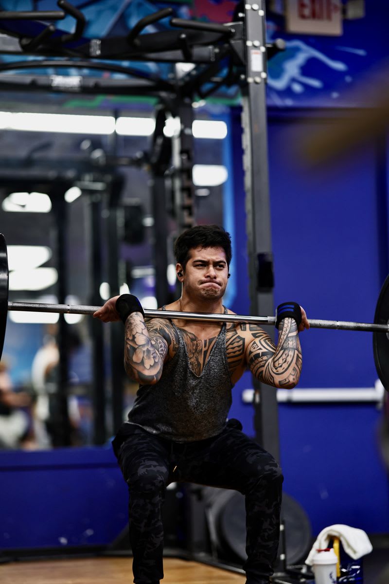 Napili area MPHG member overhead press mid-set