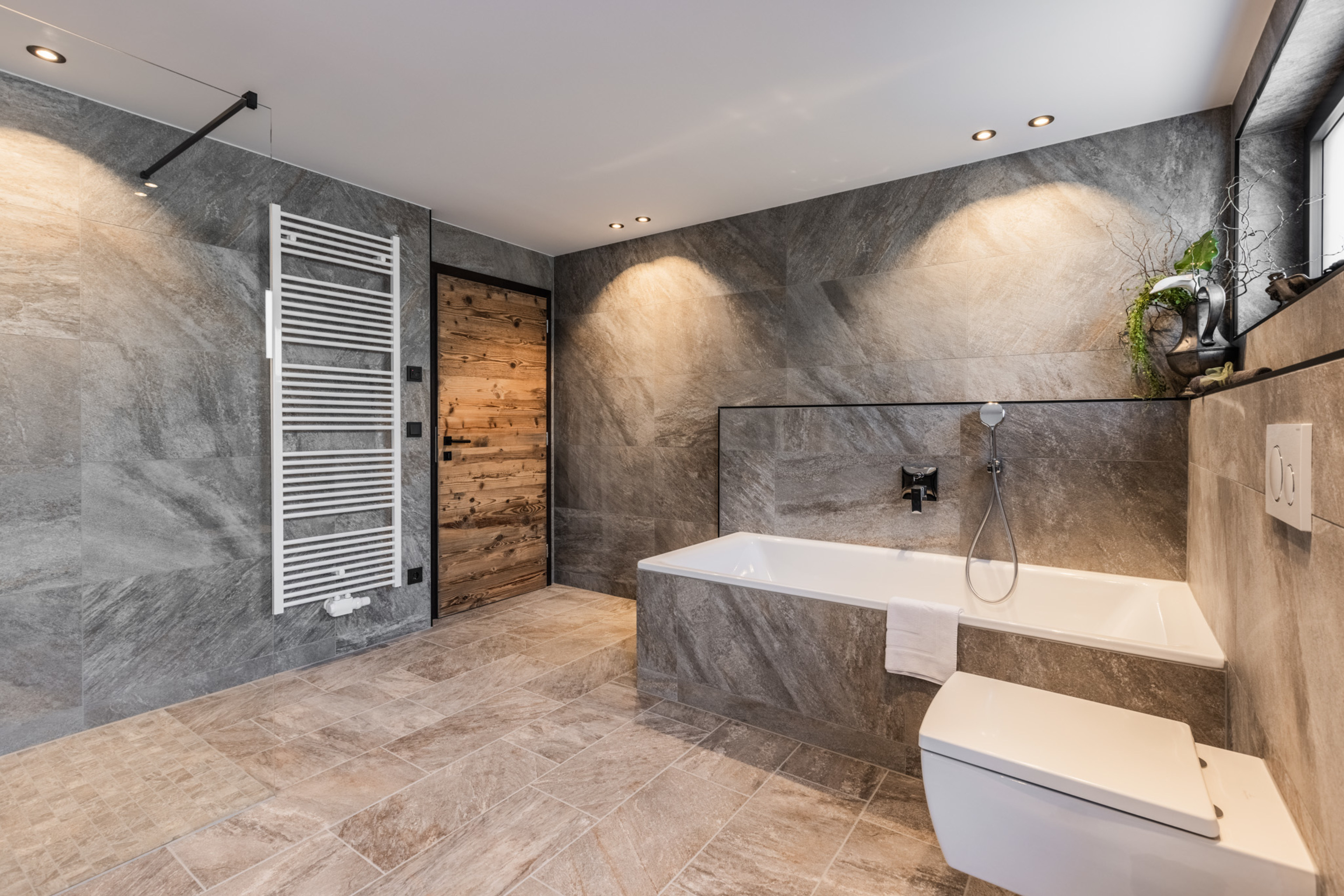 Badezimmer: Dusche / Badewanne - komfortabel im Winter