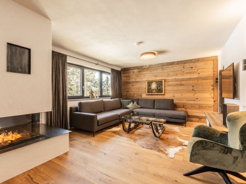 Wilderer Chalet Steinadler – soggiorno con camino a gas – Leutasch, Tirolo