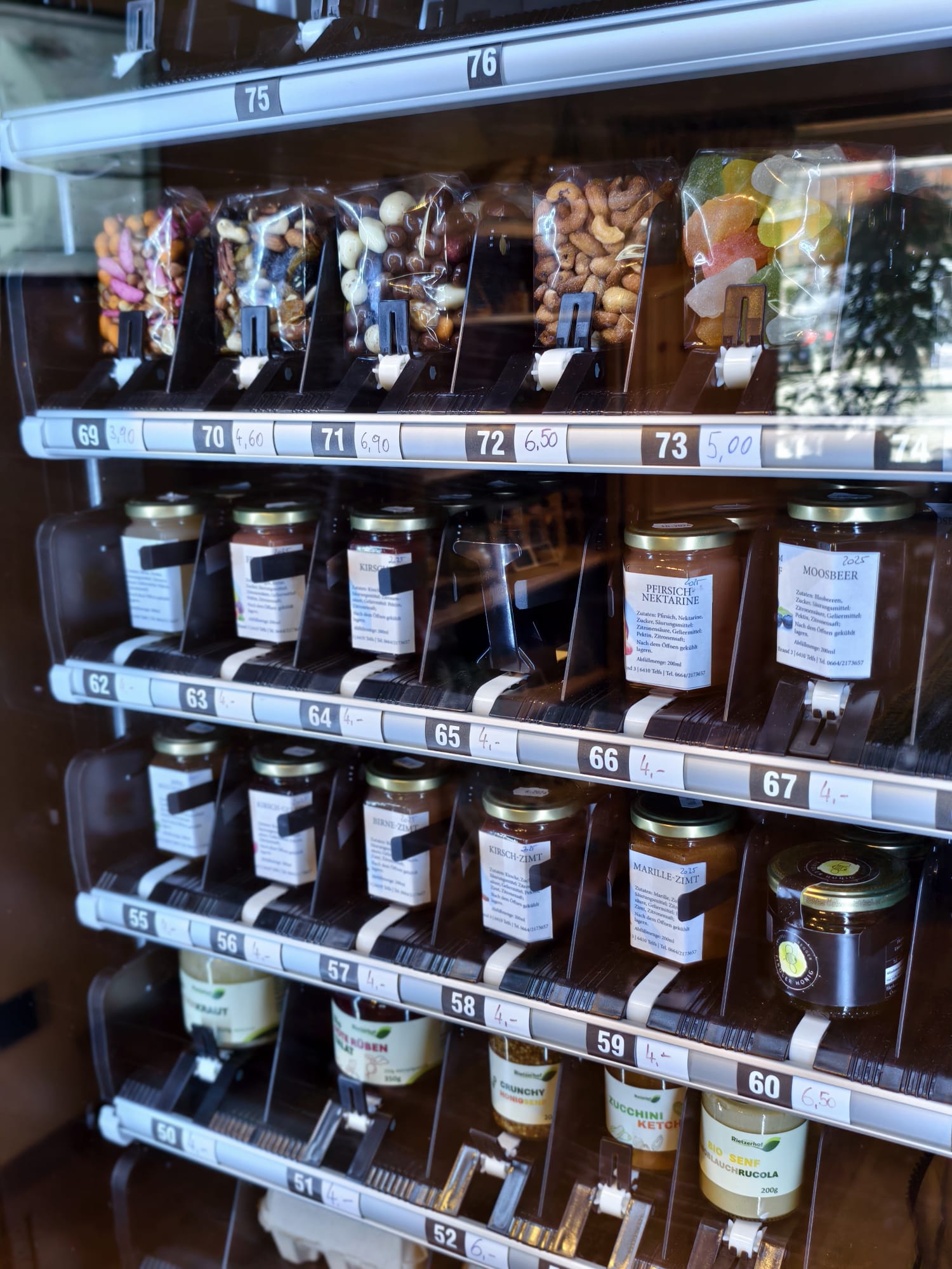 Kig ind i den hyggelige HUKL-butik i Leutasch