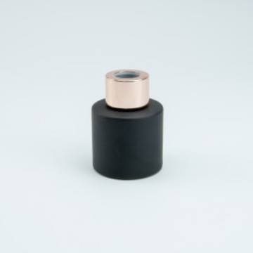 parfumflesje-cylinder-zwart-met-rose-gold-schroefdop-50-ml.jpg