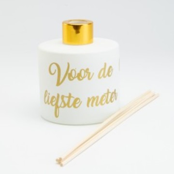 set-parfumfles-cylinder-wit-met-gouden-schroefdop-geurstokjes-200-ml.jpg