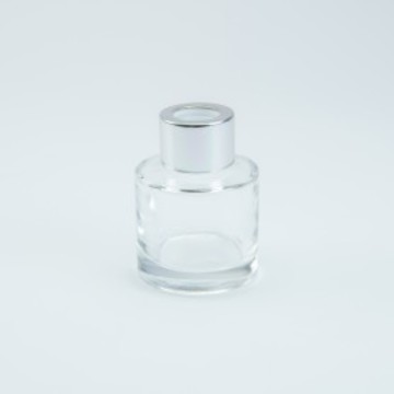 parfumflesje-cylinder-met-zilveren-schroefdop-50-ml.jpg