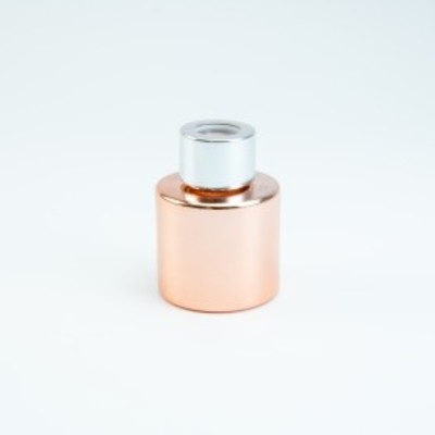 parfumflesje-cylinder-rose-gold-met-zilveren-schroefdop-50-ml.jpg id=