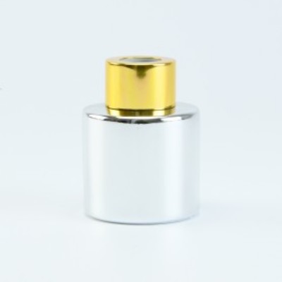 parfumflesje-cylinder-zilver-met-gouden-schroefdop-50-ml.jpg id=